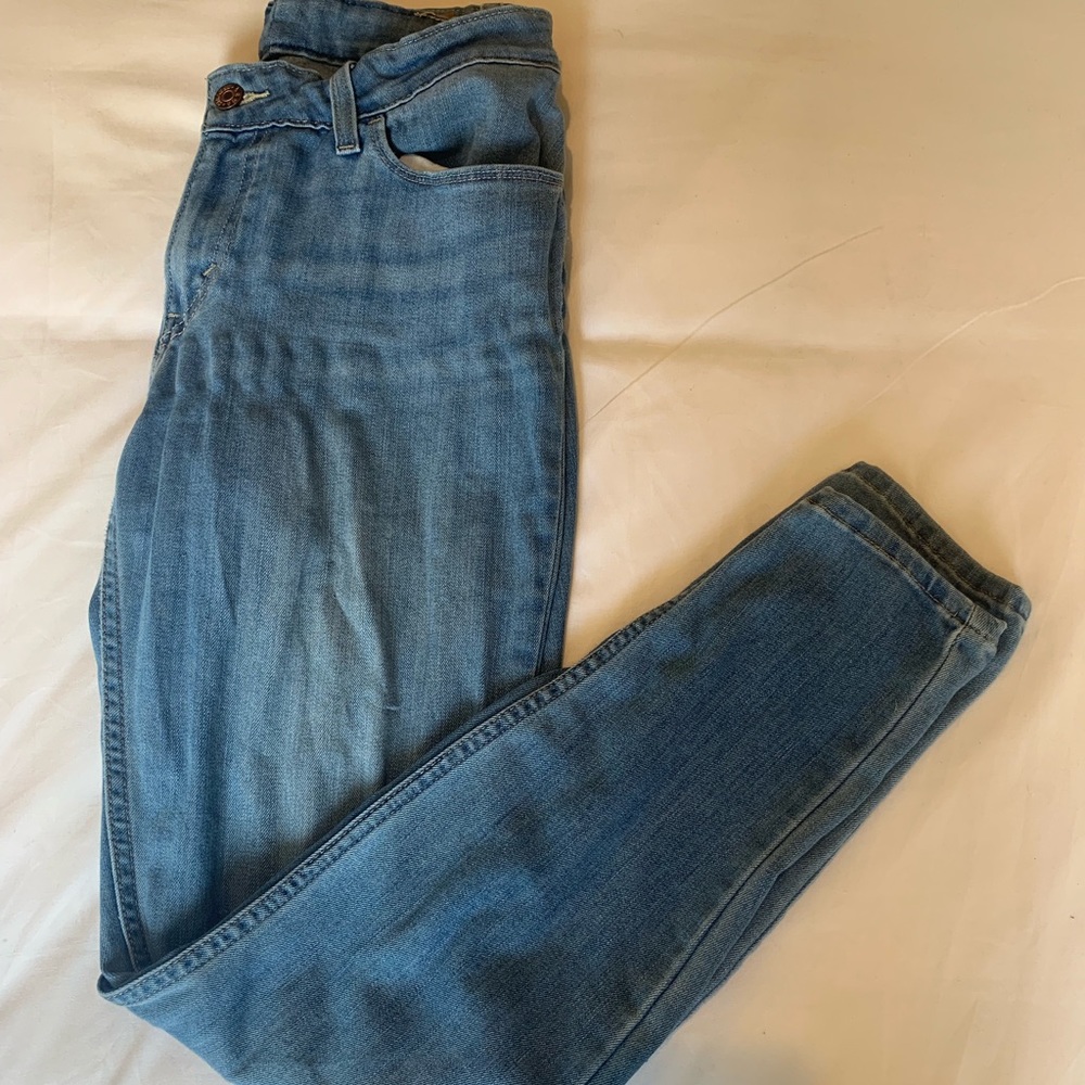 Light Wash Levi’s Stretch Skinny Jeans